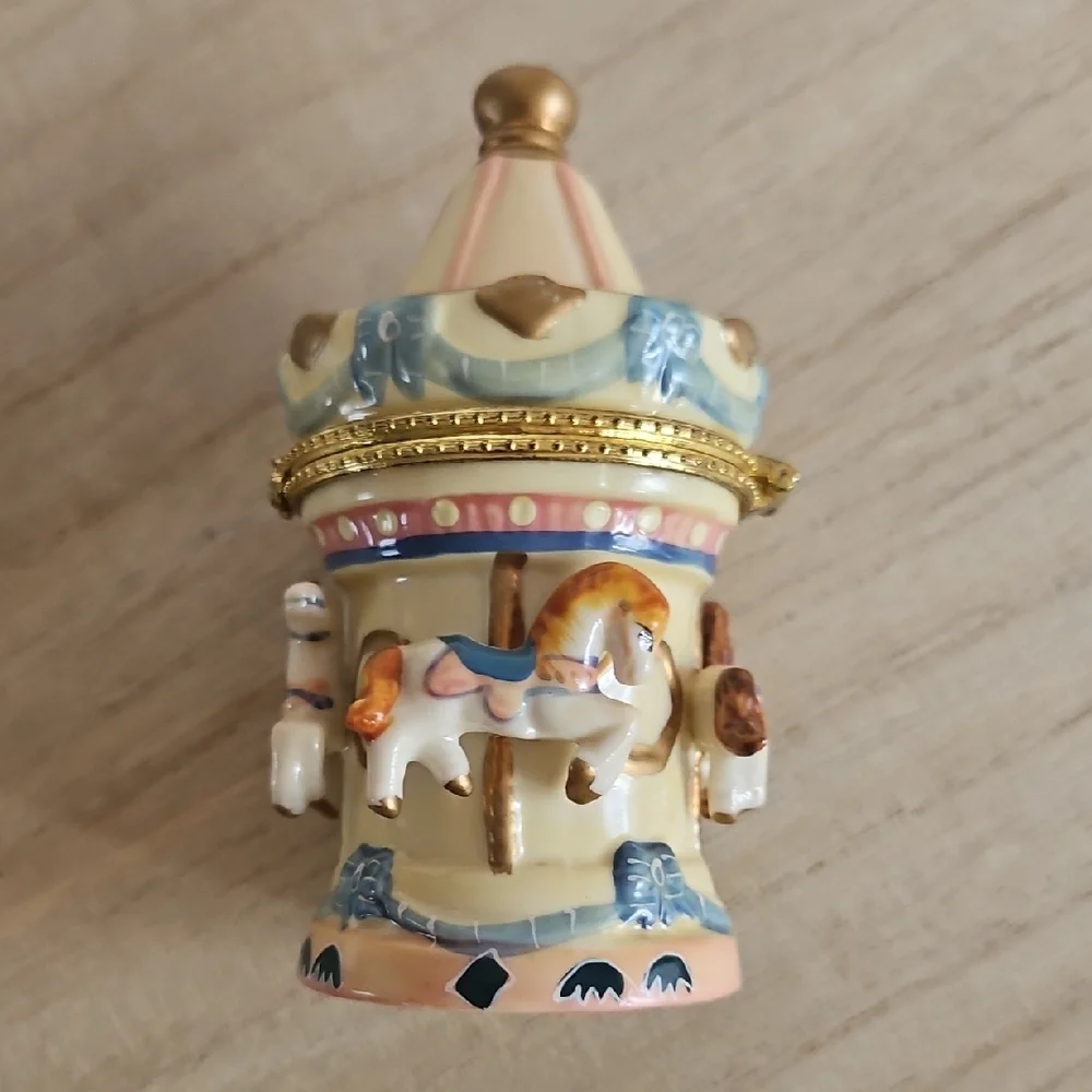 Small Carousel Ceramic Box - Picture 1 of 10